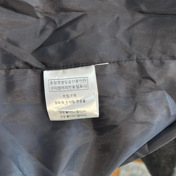 Elegant Black Pea Coat with Classic Collar and Tailored Fit - Picture 9 of 9